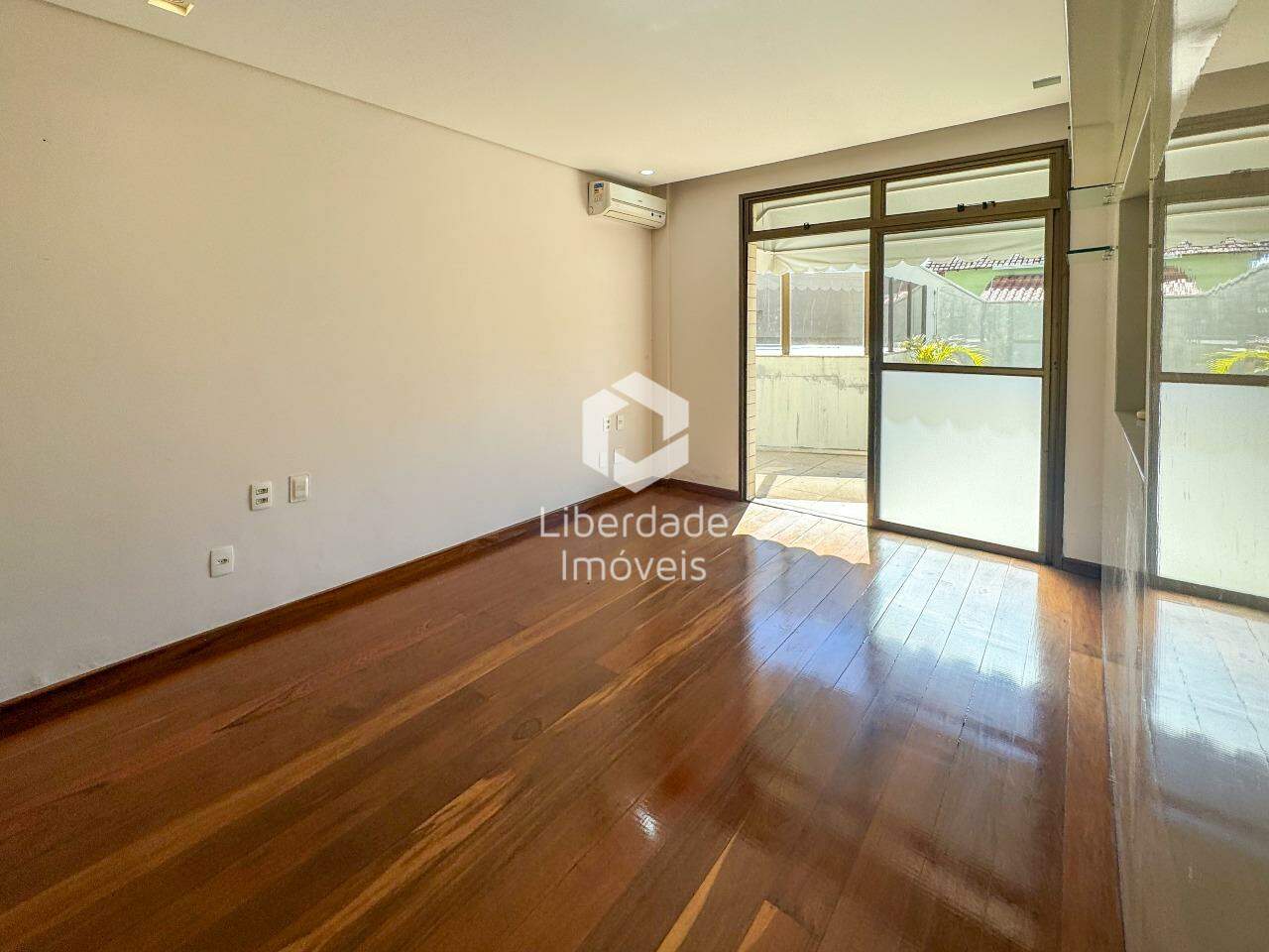 Apartamento com área privativa à venda, 4 quartos no Jaraguá.: 