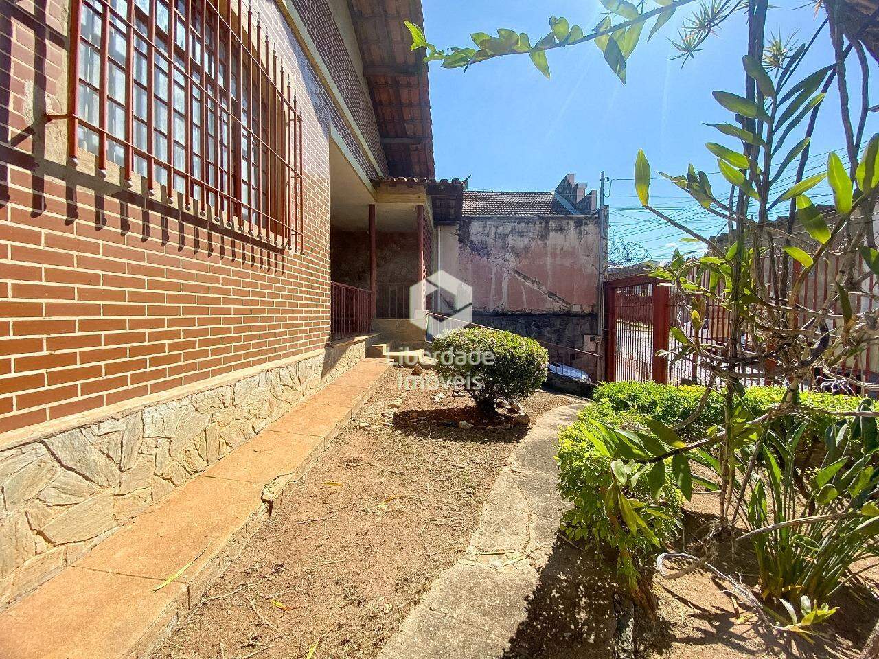 Casa à venda, 3 quartos no Carlos Prates.: 