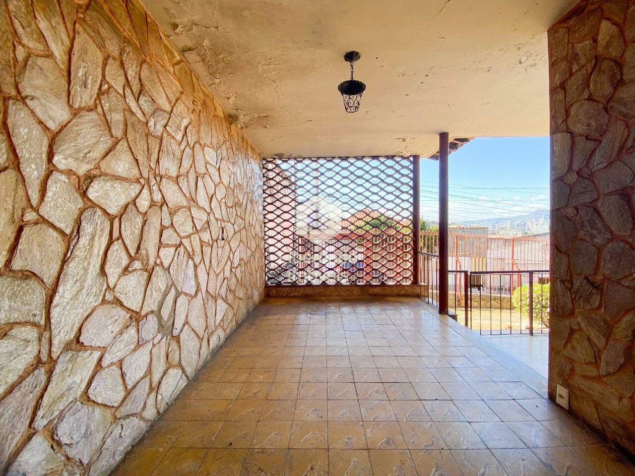 Casa à venda, 3 quartos no Carlos Prates.: 