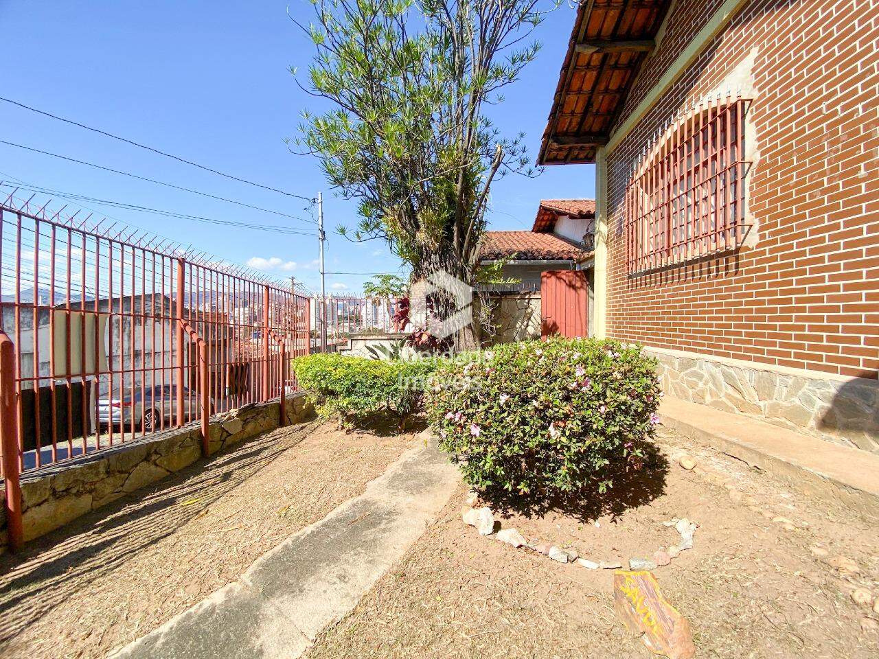 Casa à venda, 3 quartos no Carlos Prates.: 