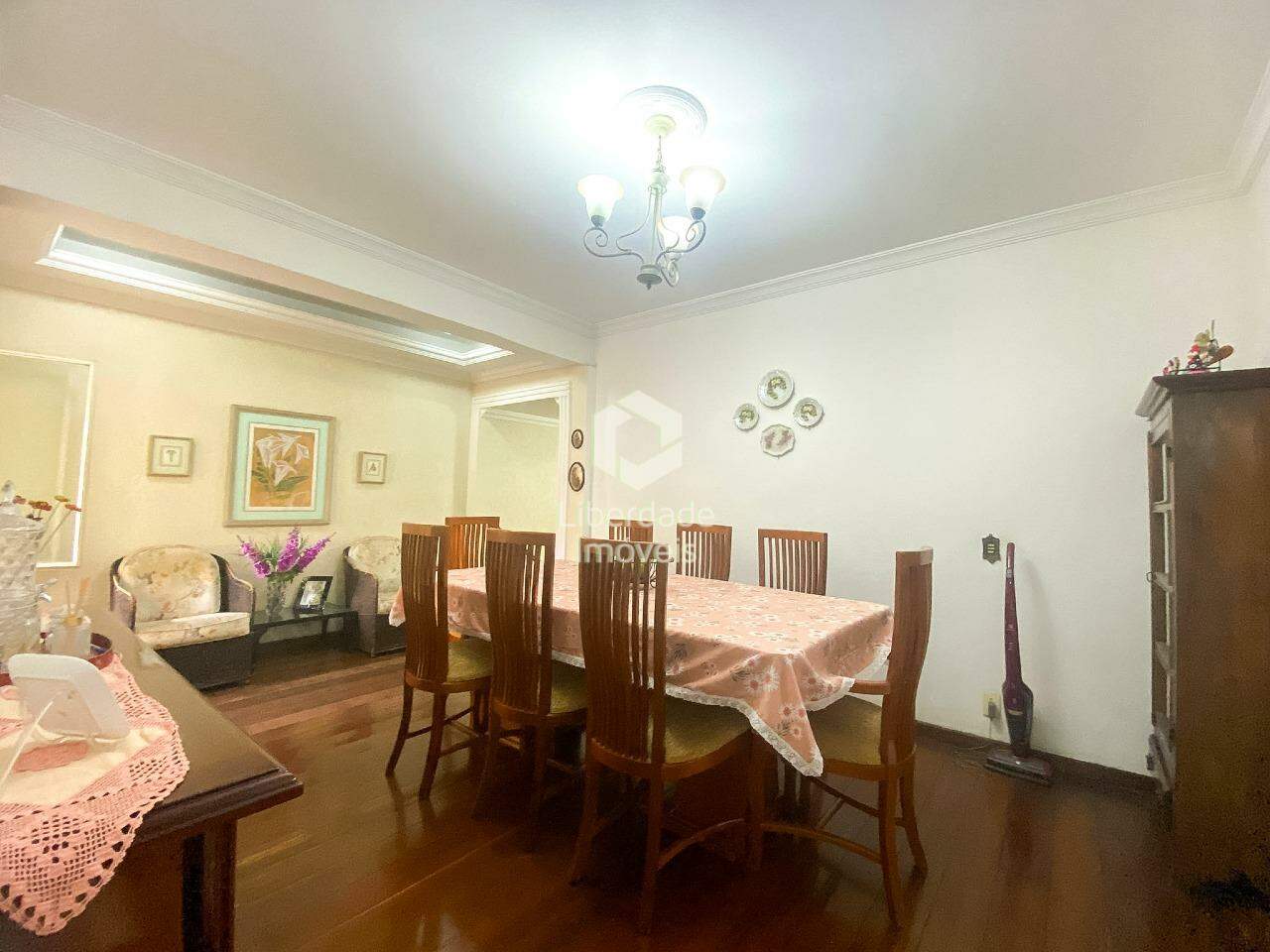 Casa à venda, 4 quartos no Caiçara.: 