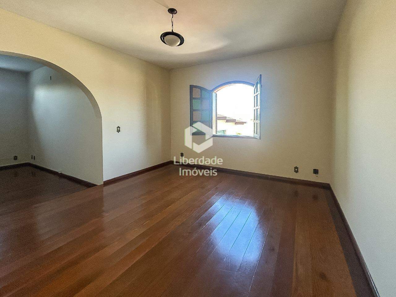 Casa para aluguel, 5 quartos no Caiçara.: 