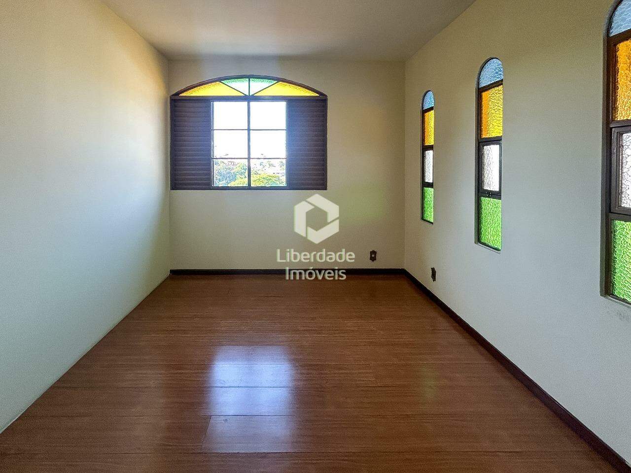Casa para aluguel, 5 quartos no Caiçara.: 