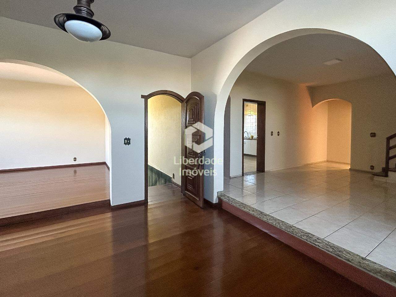 Casa para aluguel, 5 quartos no Caiçara.: 