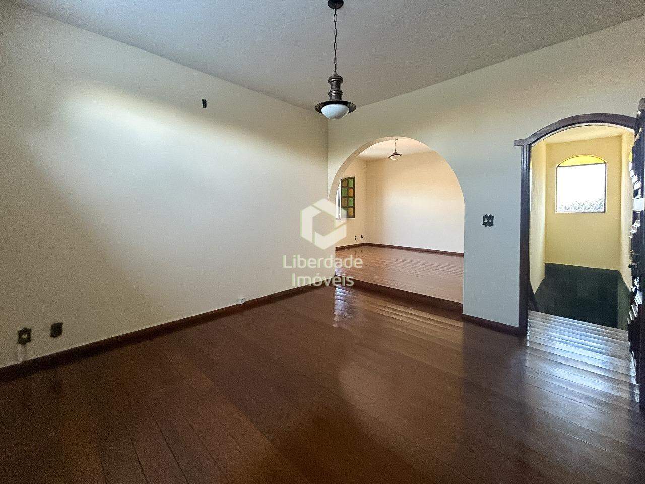 Casa para aluguel, 5 quartos no Caiçara.: 