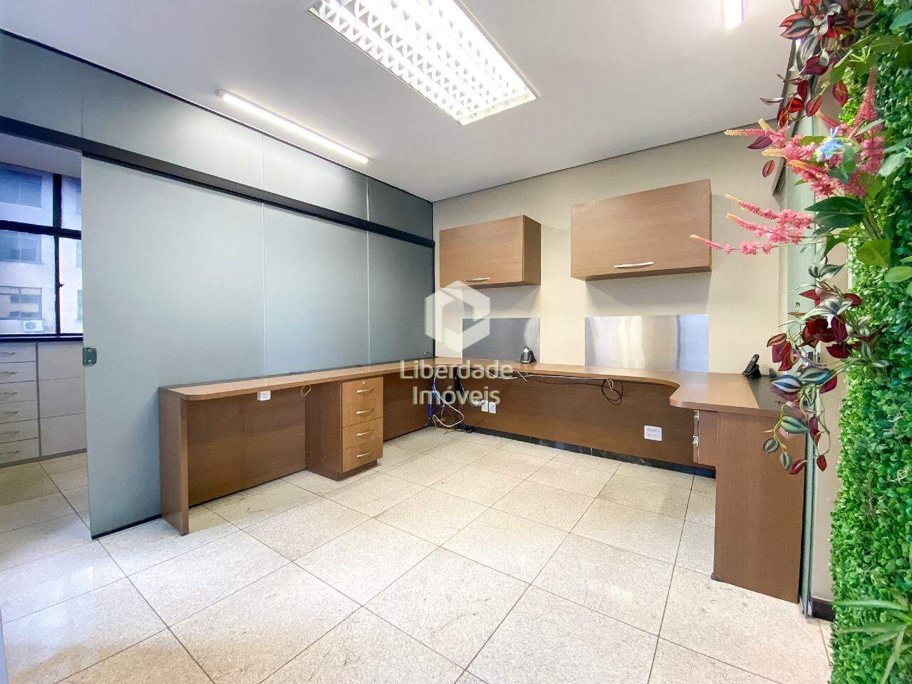 Sala à venda, no Centro.: 