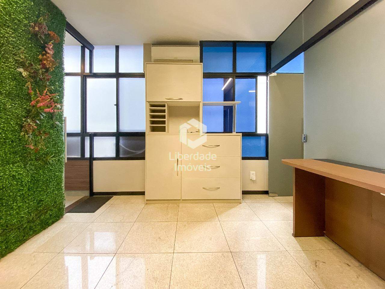 Sala à venda, no Centro.: 