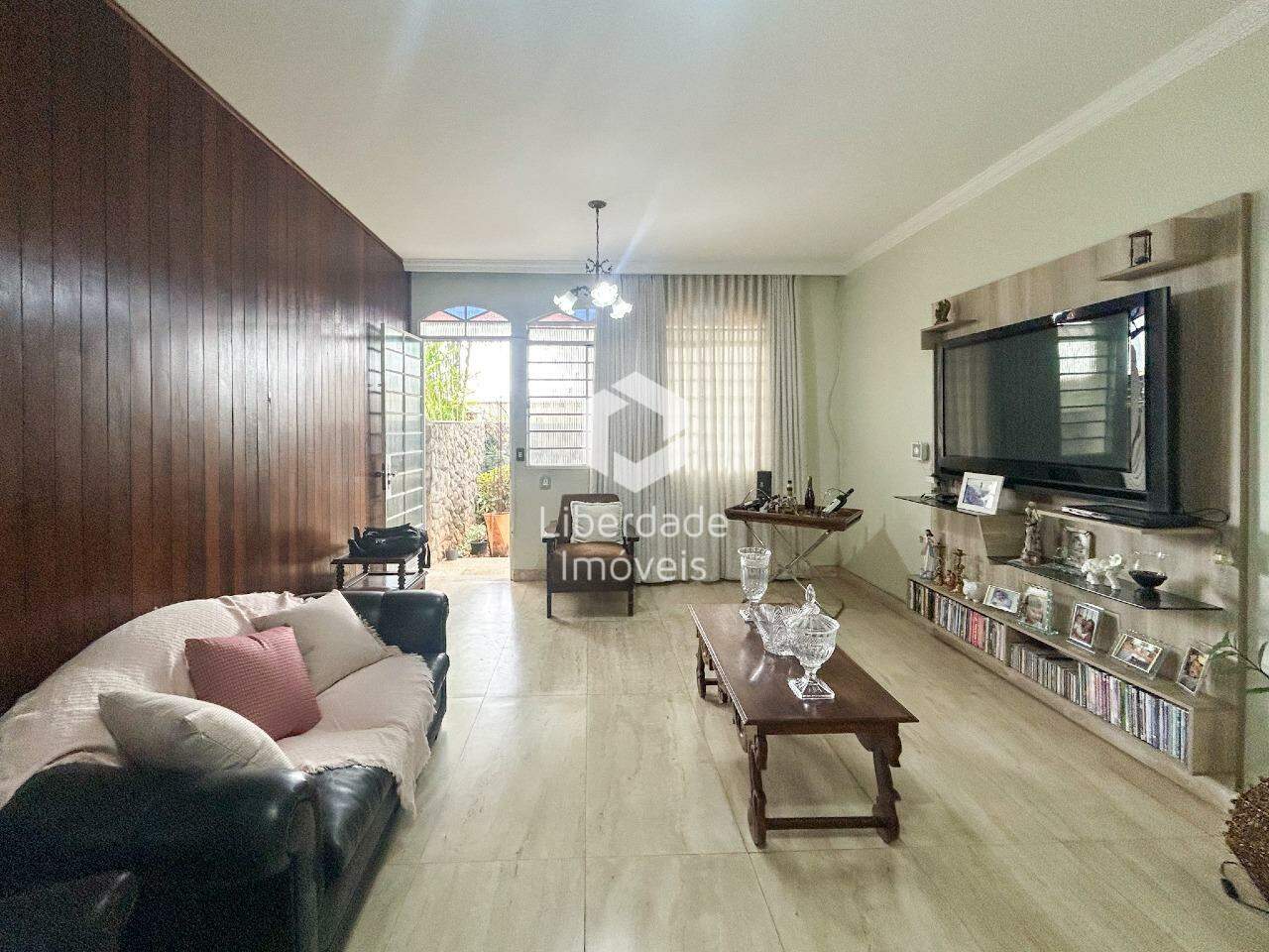 Casa à venda, 4 quartos no Caiçara.: 