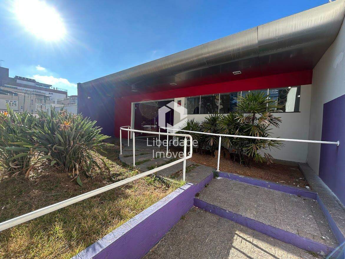 Casa comercial para aluguel, 6 quartos no Coração Eucarístico.: 