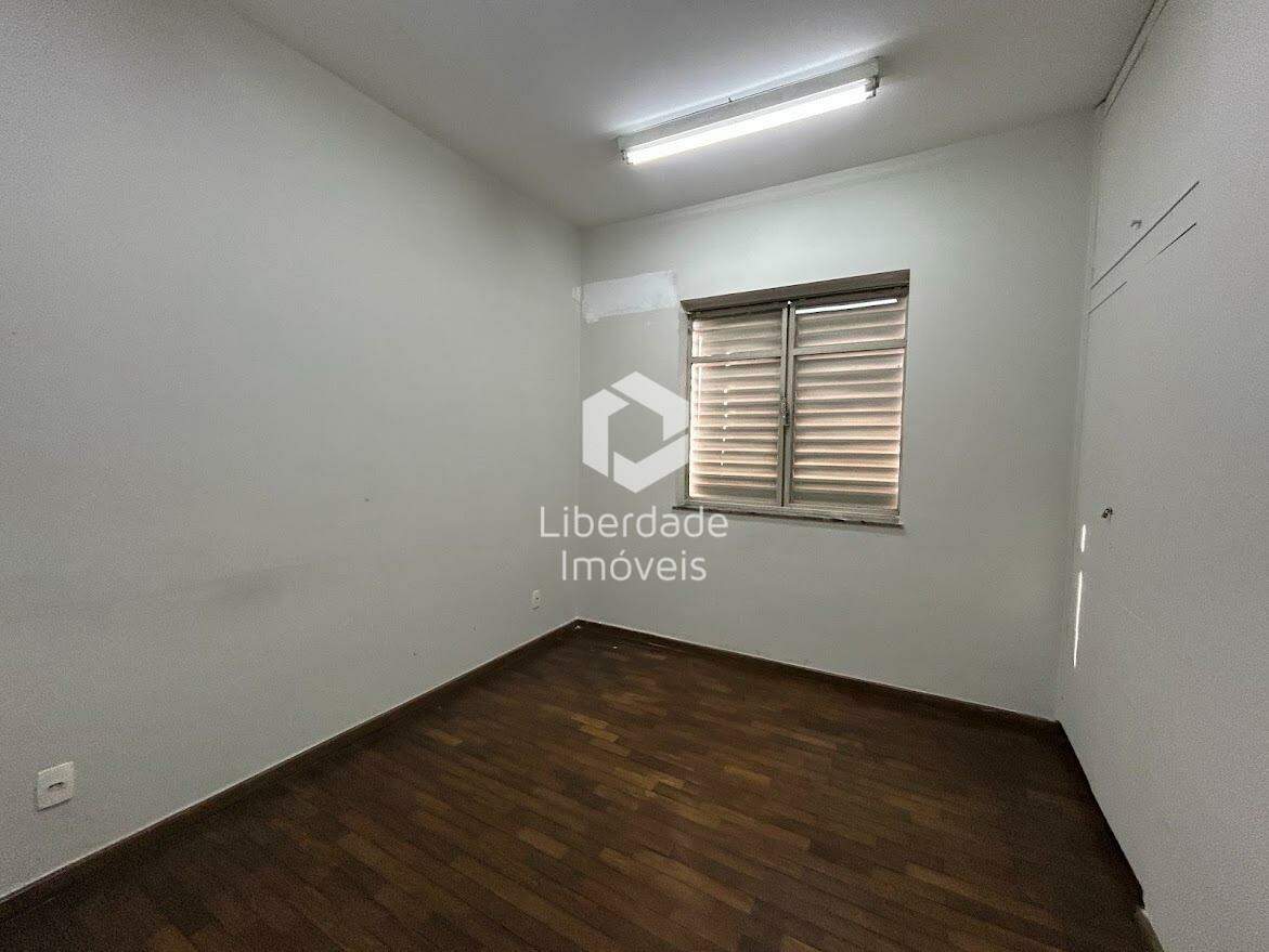 Casa comercial para aluguel, 6 quartos no Coração Eucarístico.: 