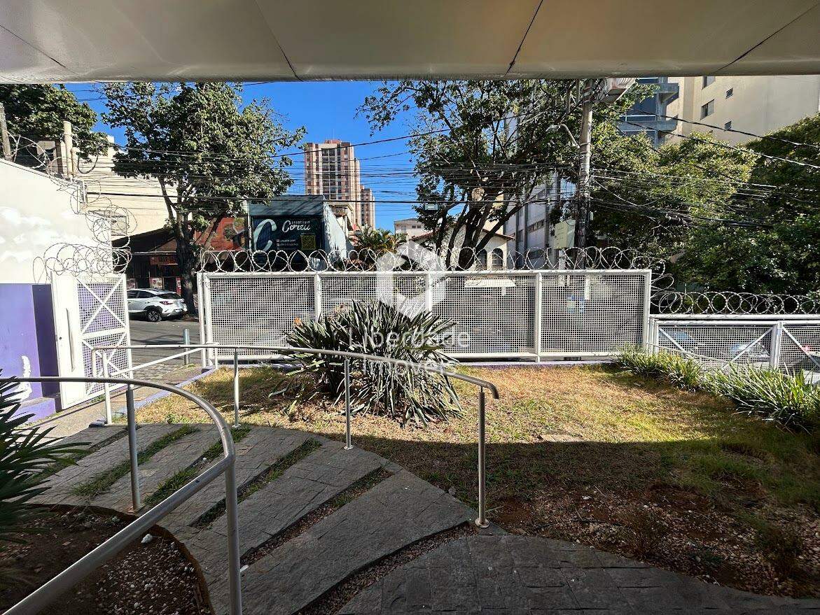 Casa comercial para aluguel, 6 quartos no Coração Eucarístico.: 