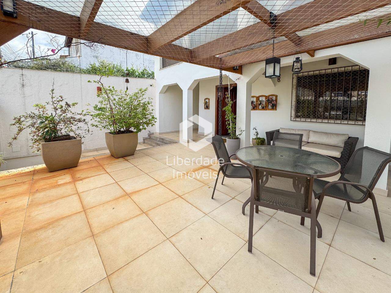Casa à venda, 5 quartos no Caiçara.: 