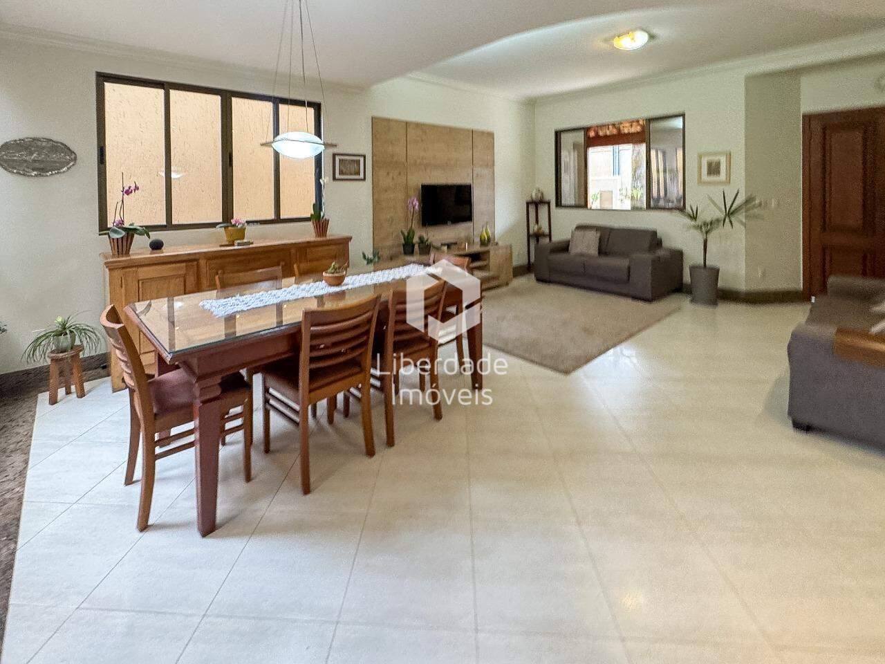 Casa à venda, 4 quartos no Itapoã.: 