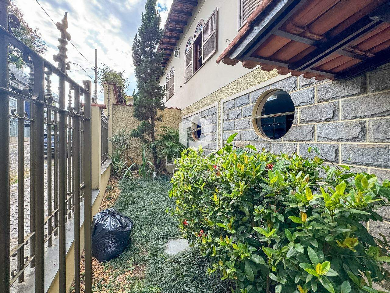 Casa à venda, 4 quartos no Caiçara.: 