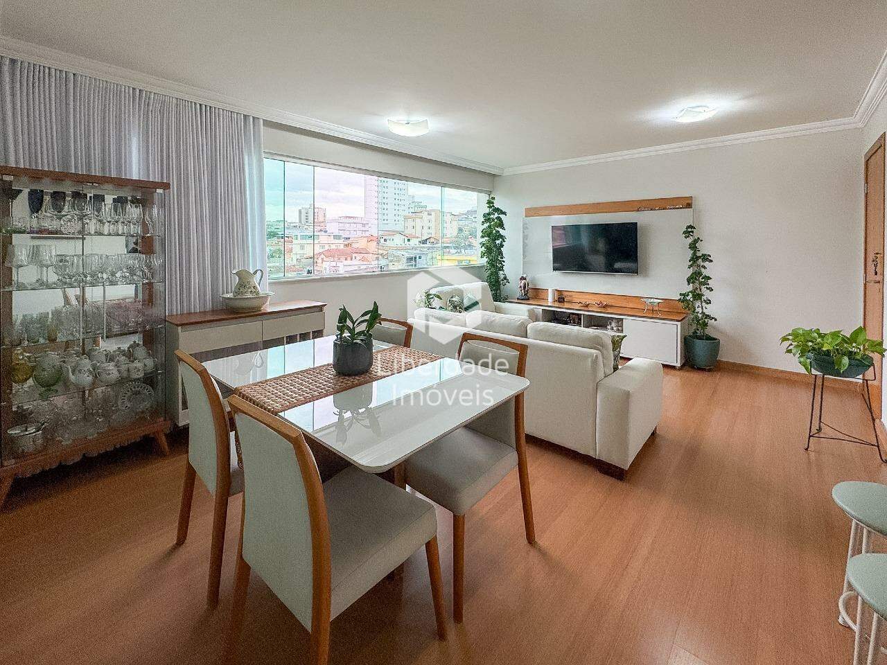 Apartamento à venda, 3 quartos no Carlos Prates.: 