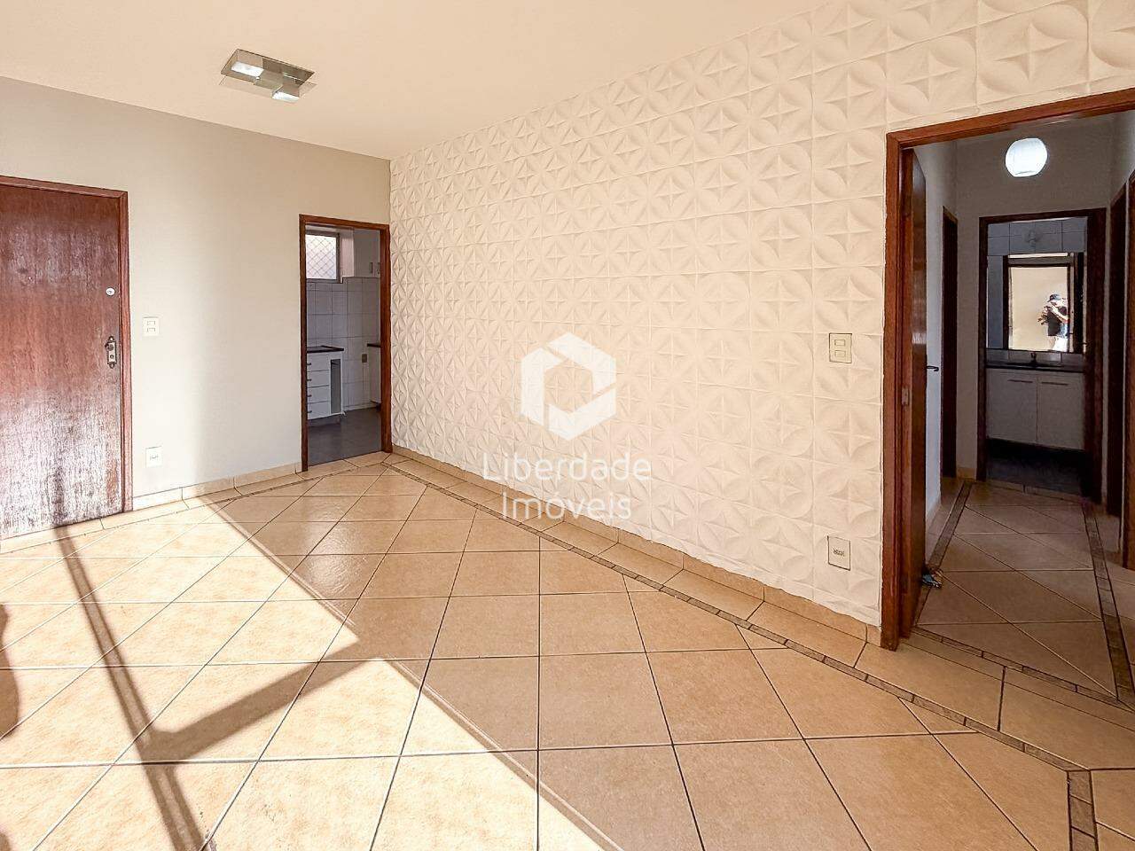 Apartamento para aluguel, 3 quartos no Caiçara.: Sala e corredor