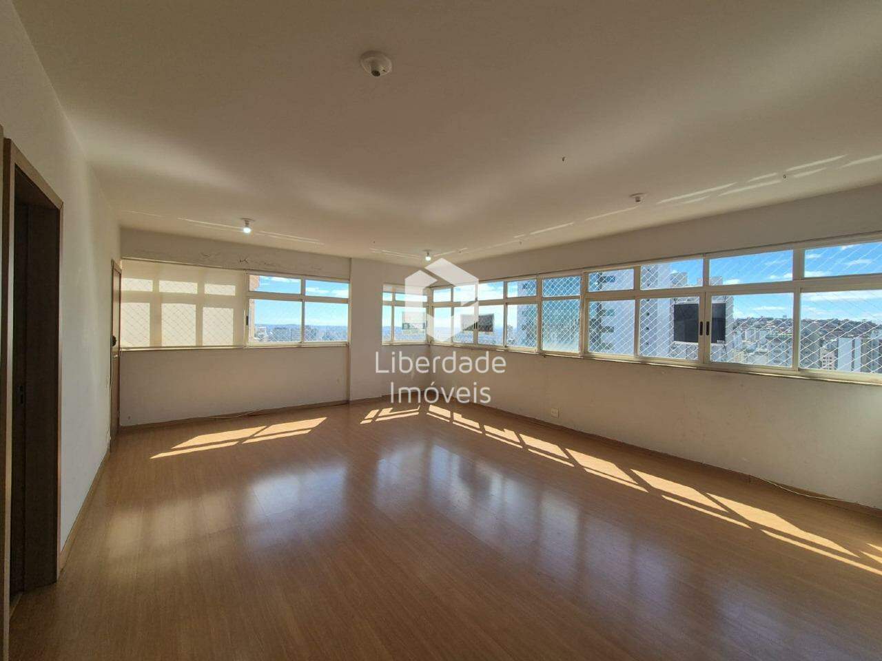 Apartamento à venda, 3 quartos no Cruzeiro.: 