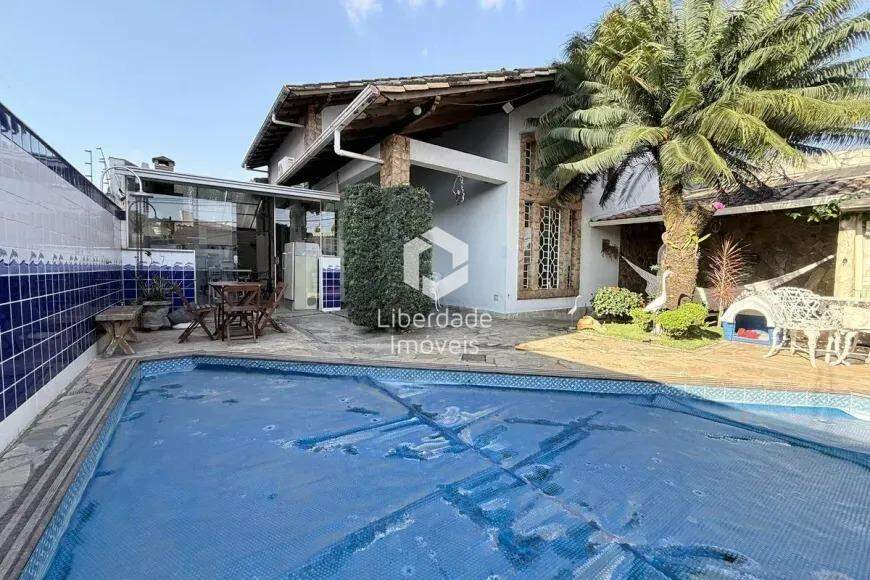 Casa à venda, 4 quartos no Caiçara.: 