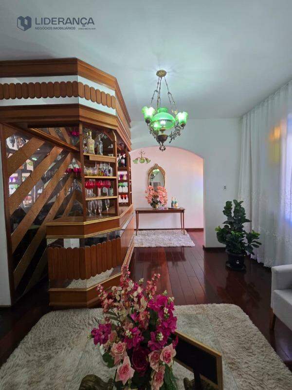 casa à venda no Centro: 