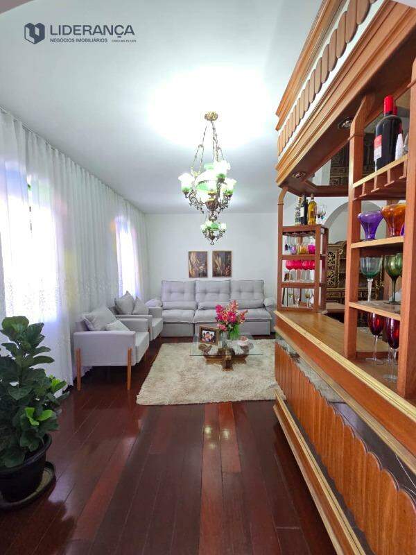 casa à venda no Centro: 