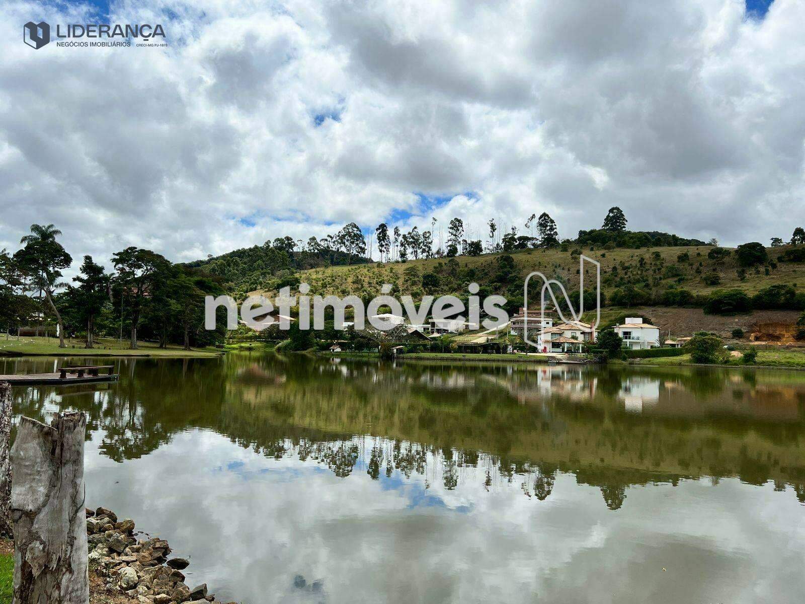 casa em condomínio à venda no Condomínio Residencial Lagoas da Serra:  