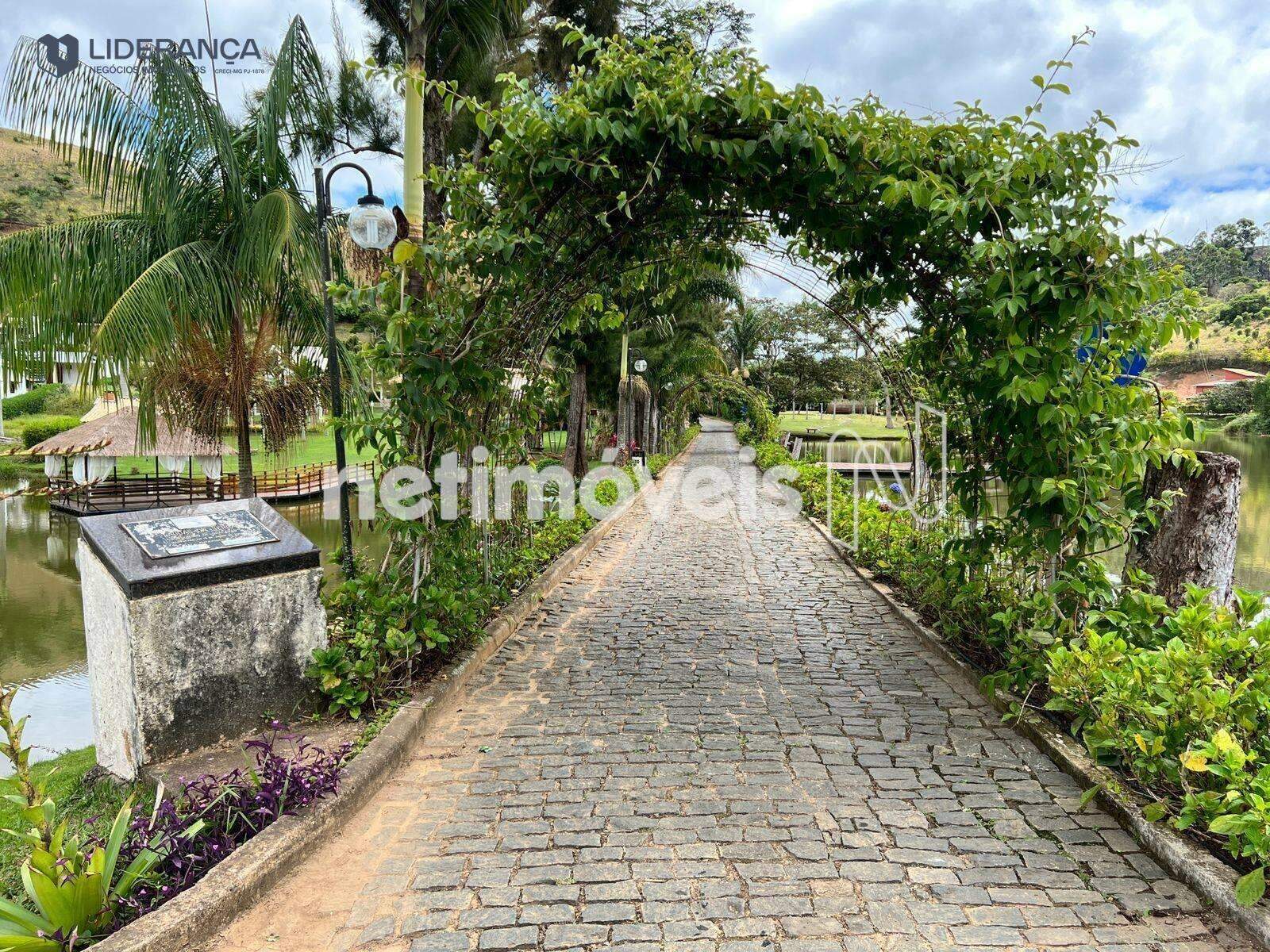 casa em condomínio à venda no Condomínio Residencial Lagoas da Serra:  