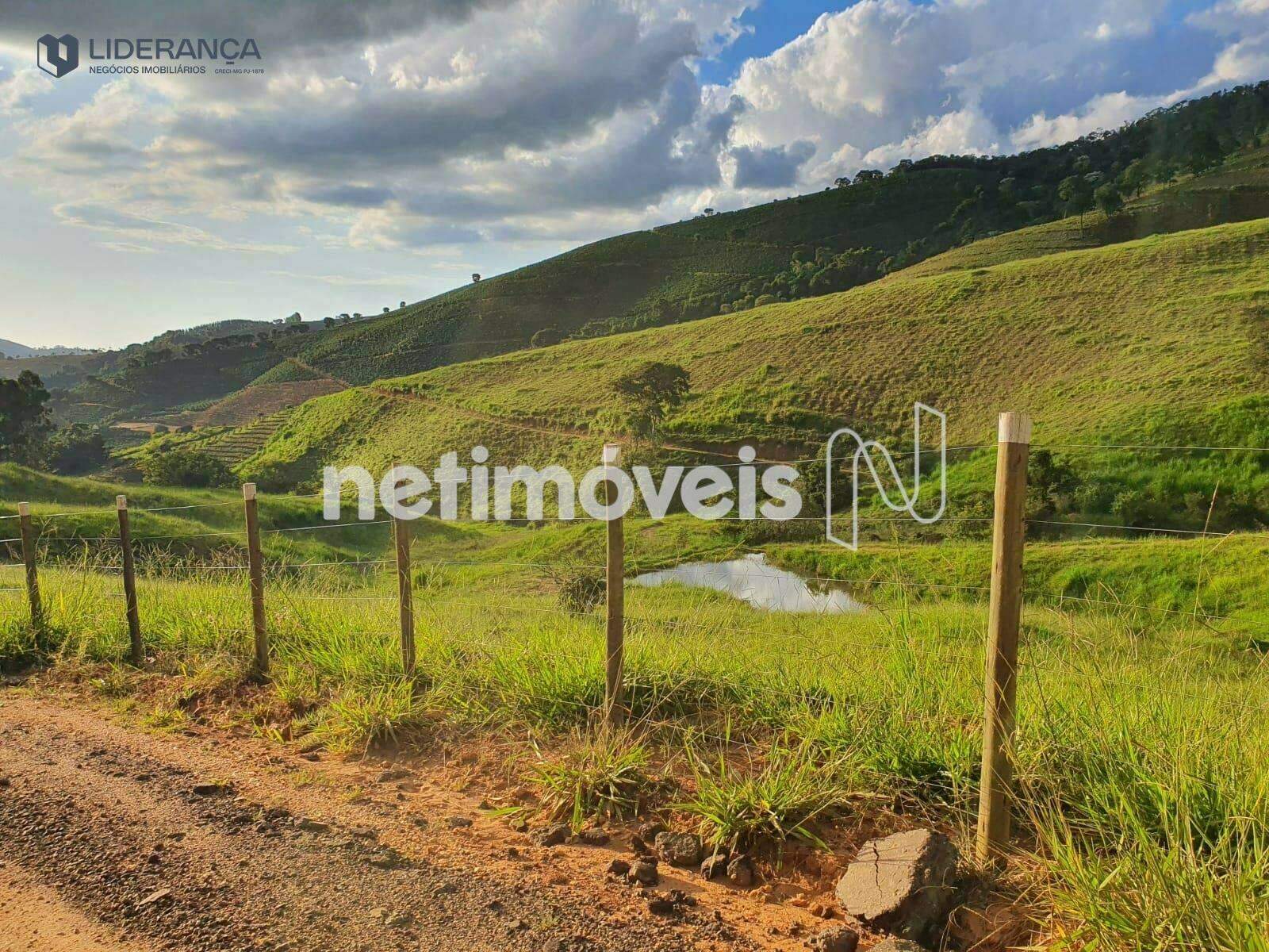casa à venda no Córrego Do Lage: 