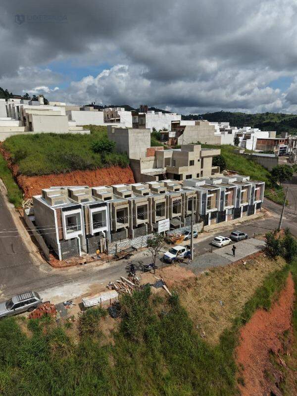 casa geminada à venda no Moacir Maria: 