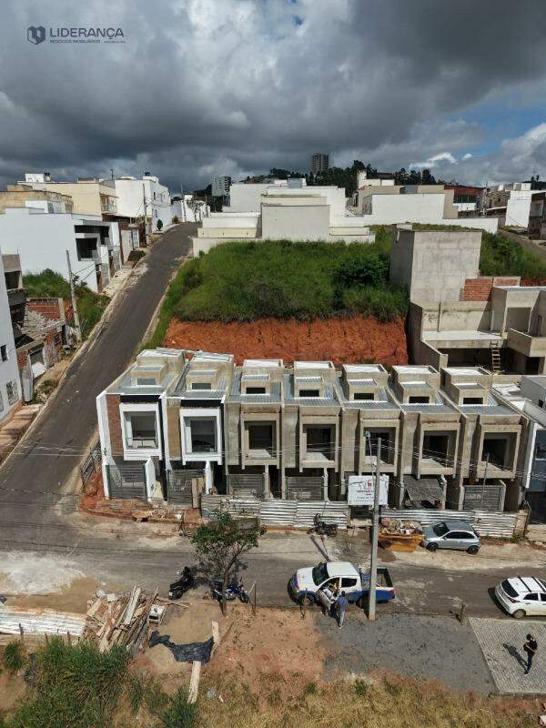 casa geminada à venda no Moacir Maria: 