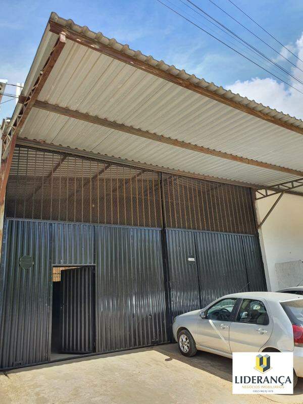galpão à venda no Limoeiro: 