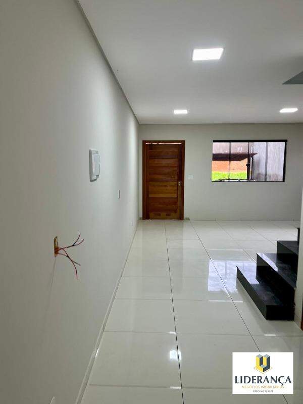 casa geminada à venda no CENTRO: 