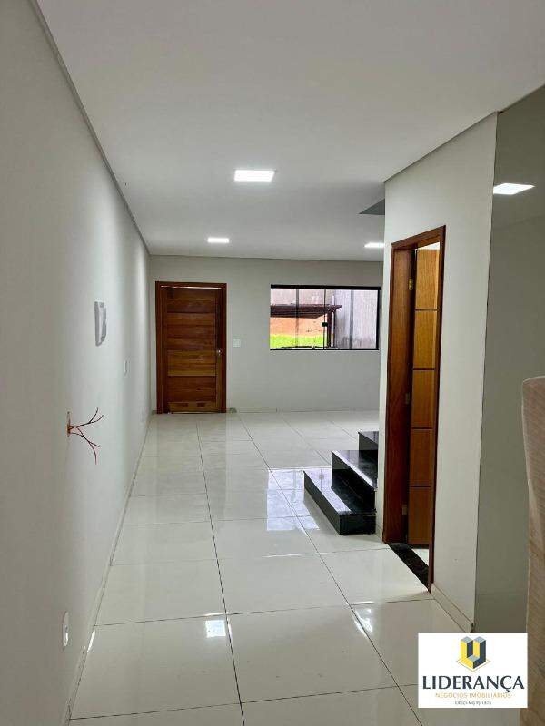 casa geminada à venda no CENTRO: 