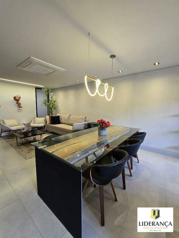 casa à venda no Centro: 