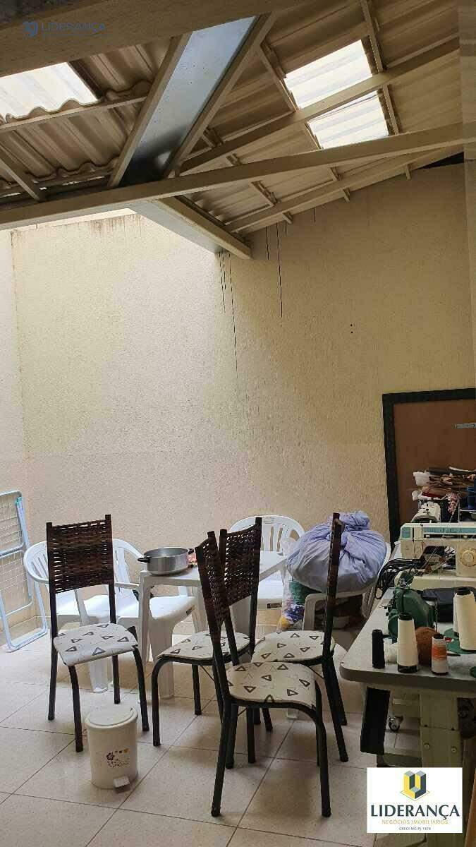 casa geminada à venda no Esplanada: 