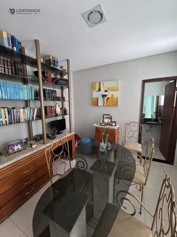 casa à venda no Centro: 