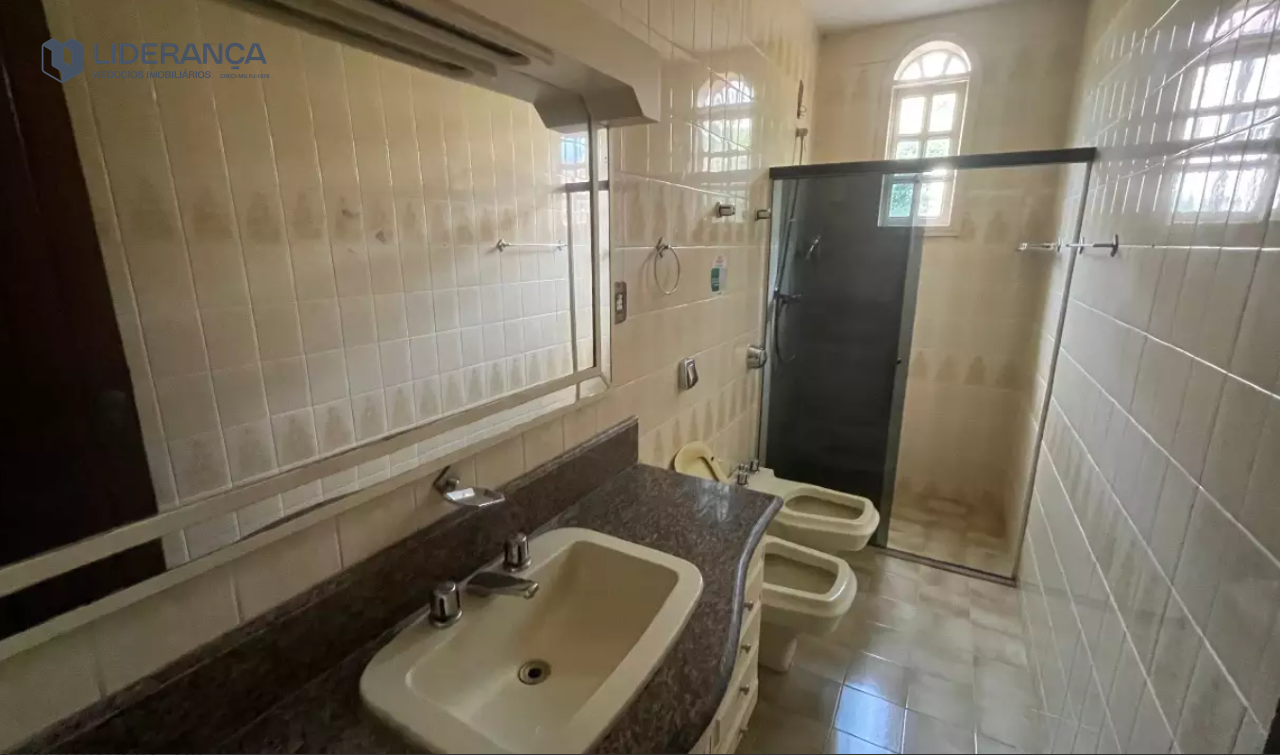 casa à venda no Centro: 