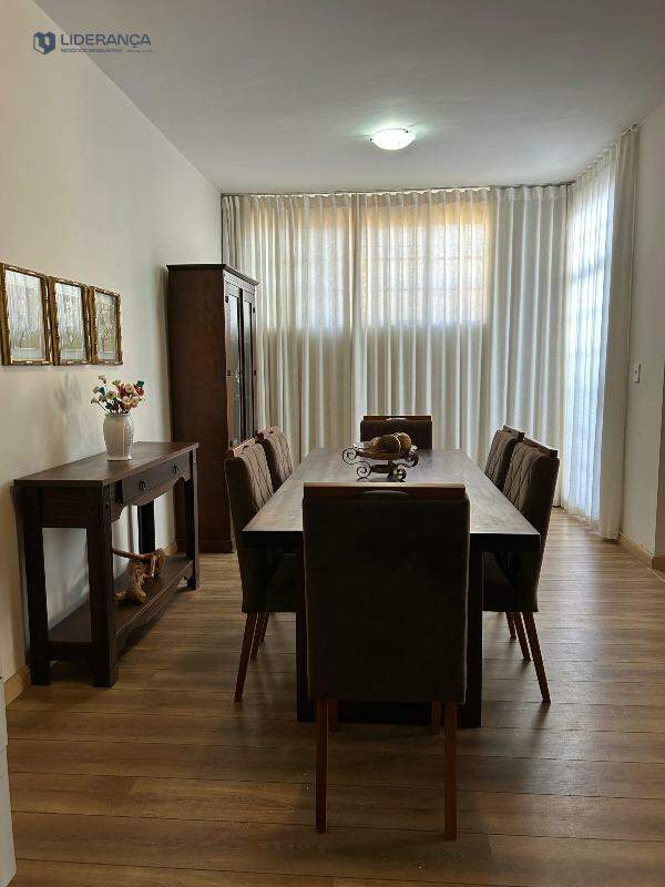 casa à venda no Centro: 