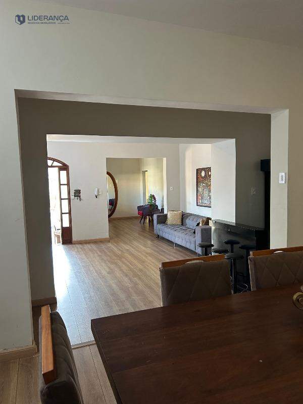 casa à venda no Centro: 
