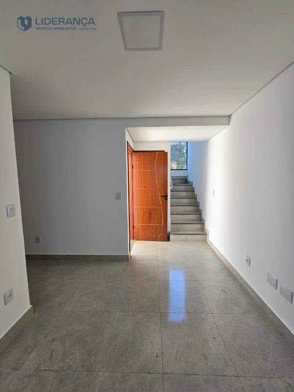 casa geminada à venda no Zacarias: 