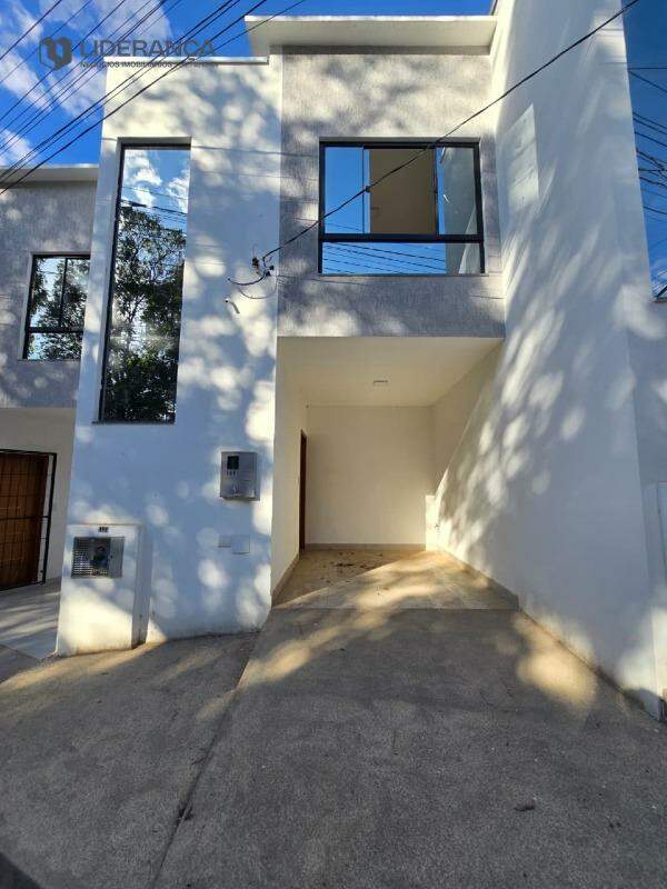 casa geminada à venda no Zacarias: 