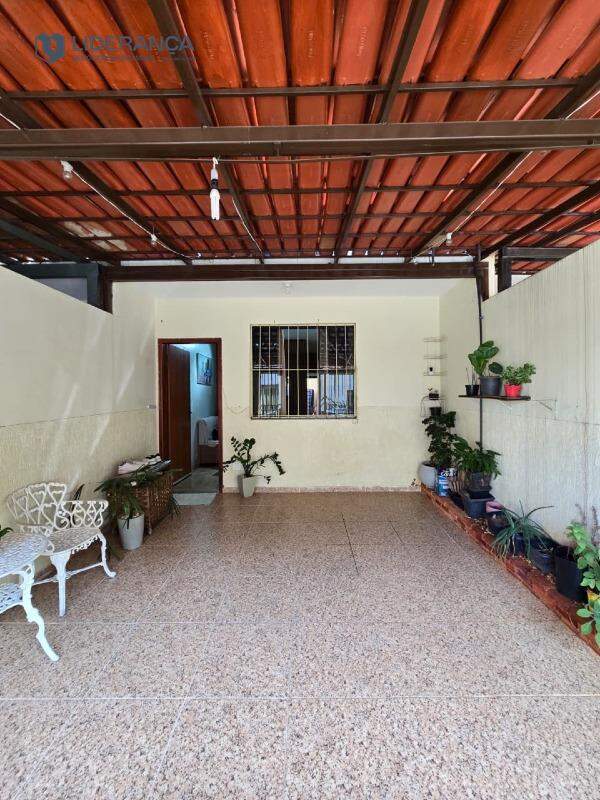 casa geminada à venda no Floresta: 