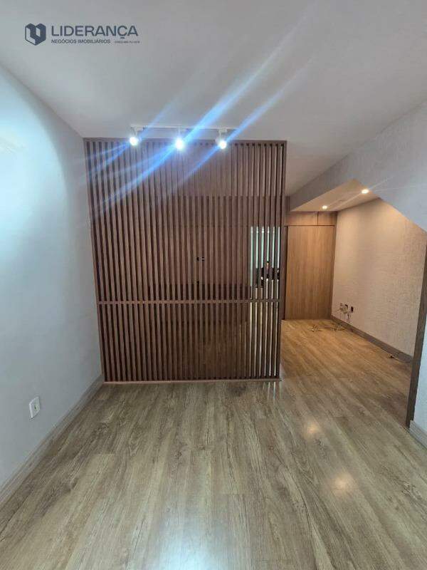 casa geminada à venda no Floresta: 
