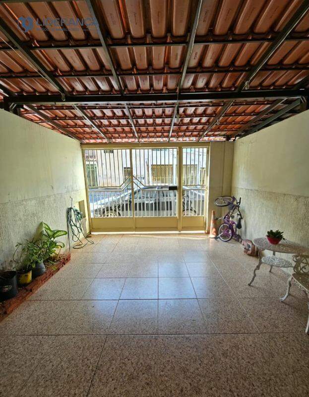 casa geminada à venda no Floresta: 