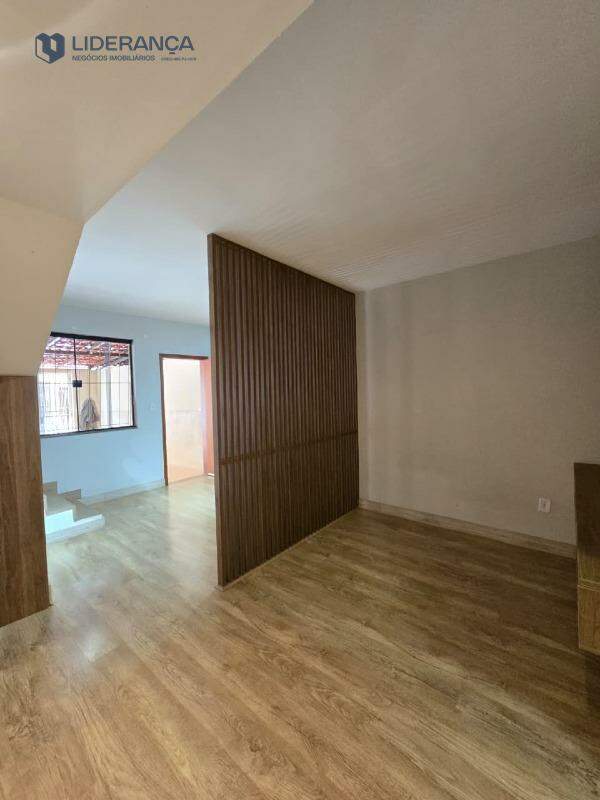 casa geminada à venda no Floresta: 