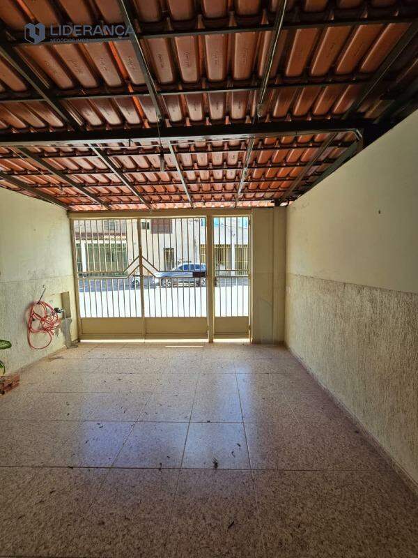 casa geminada à venda no Floresta: 