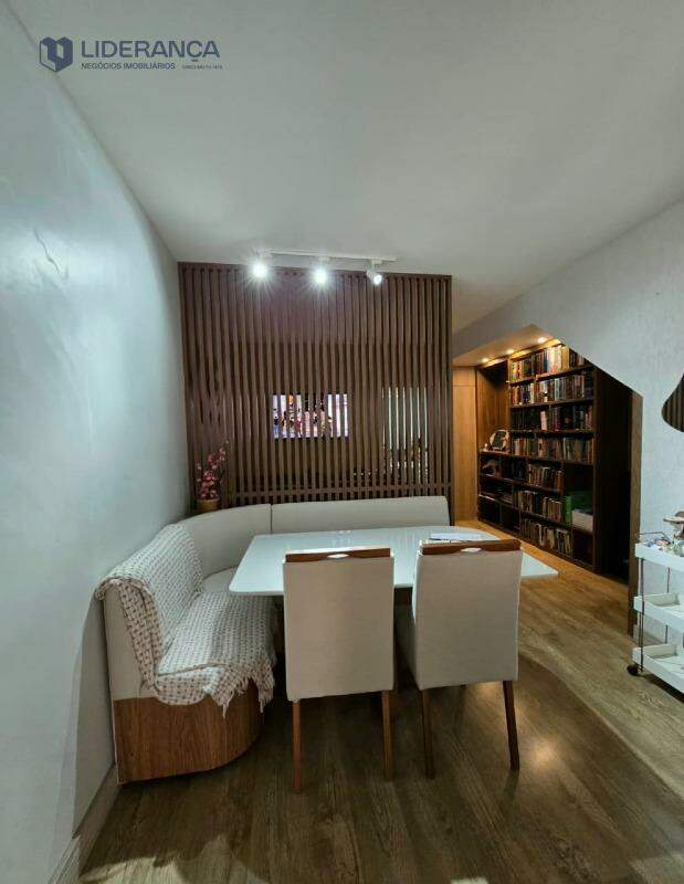 casa geminada à venda no Floresta: 