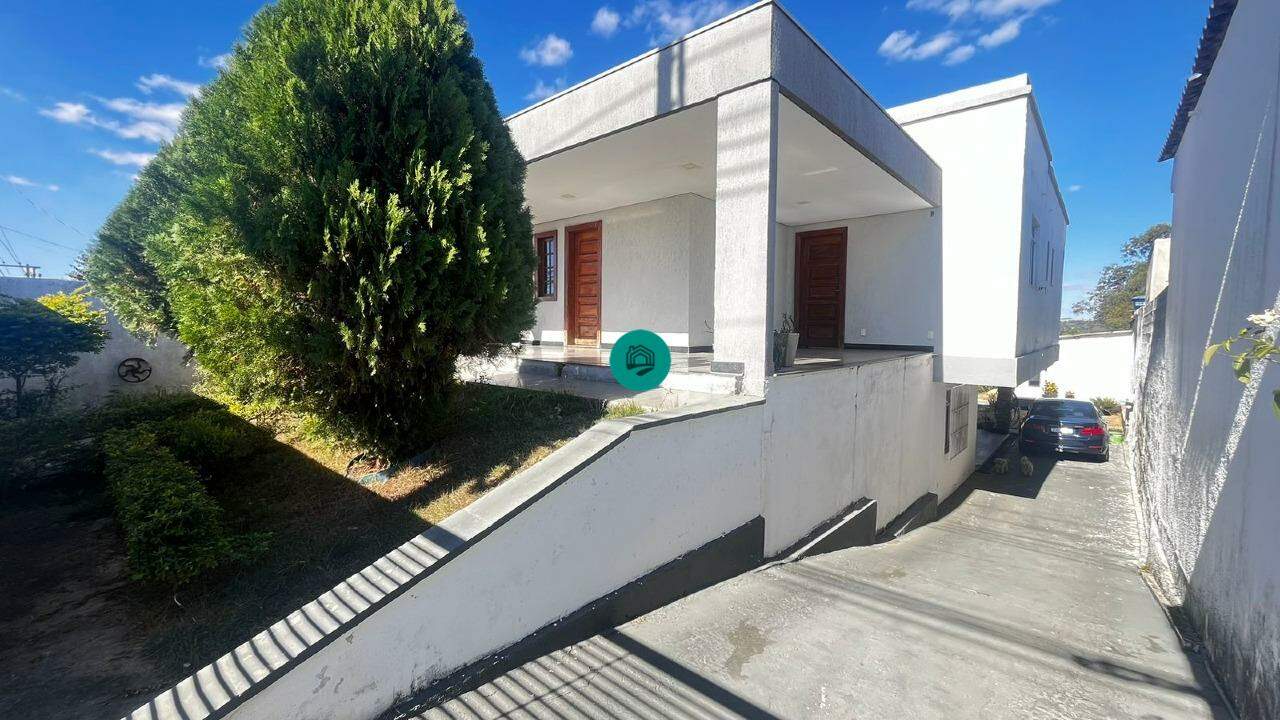 Casa à venda, 4 quartos, 3 vagas, Célvia - Vespasiano/MG