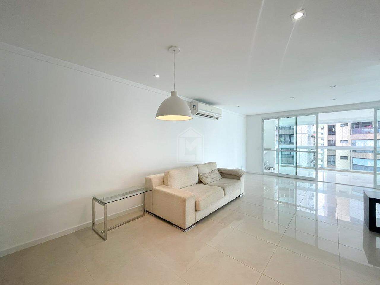 Apartamento para alugar com 4 quartos, 200m² - Foto 6