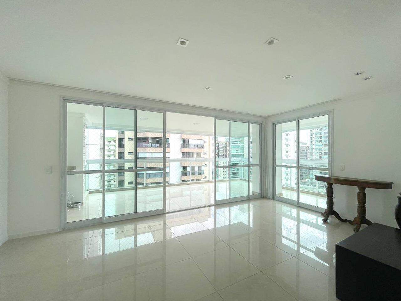 Apartamento para alugar com 4 quartos, 200m² - Foto 4