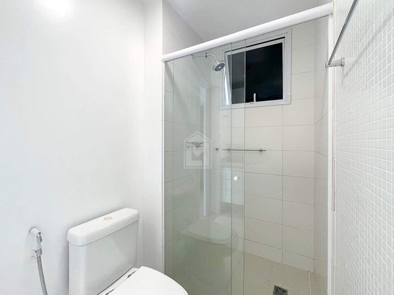 Apartamento para alugar com 4 quartos, 200m² - Foto 14